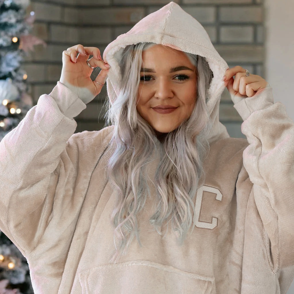 Ted-and-Stitch-hooded-blanket_mink_6006_31d69c53-e0d9-4f6d-a3d5-f888a3ac2f25.jpg